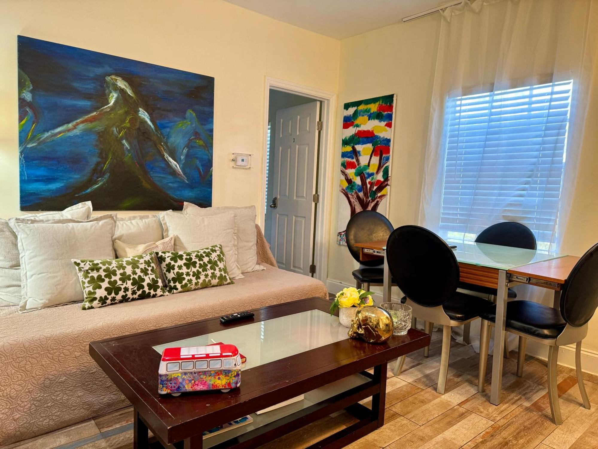 Casa de férias Bright Townhouse 3 Bedroom Free Parkig Garden